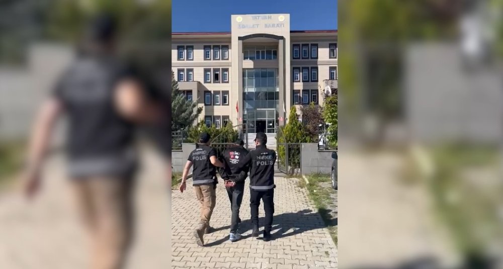 Yolcu otobüsündeki 2 kişinin midesinden 1 kilo uyuşturucu çıktı