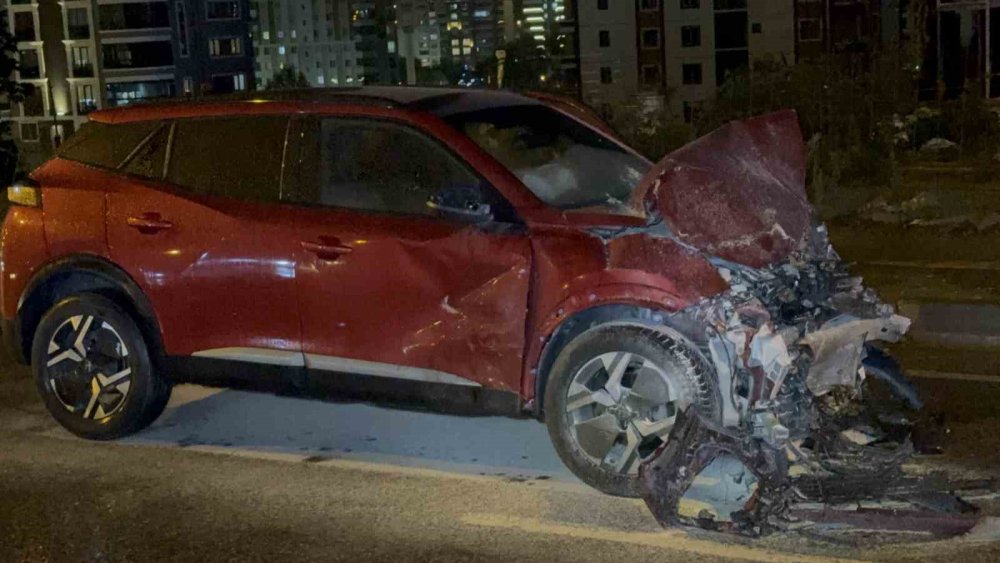 İki otomobil çarpıştı: 2 ölü, 2 yaralı